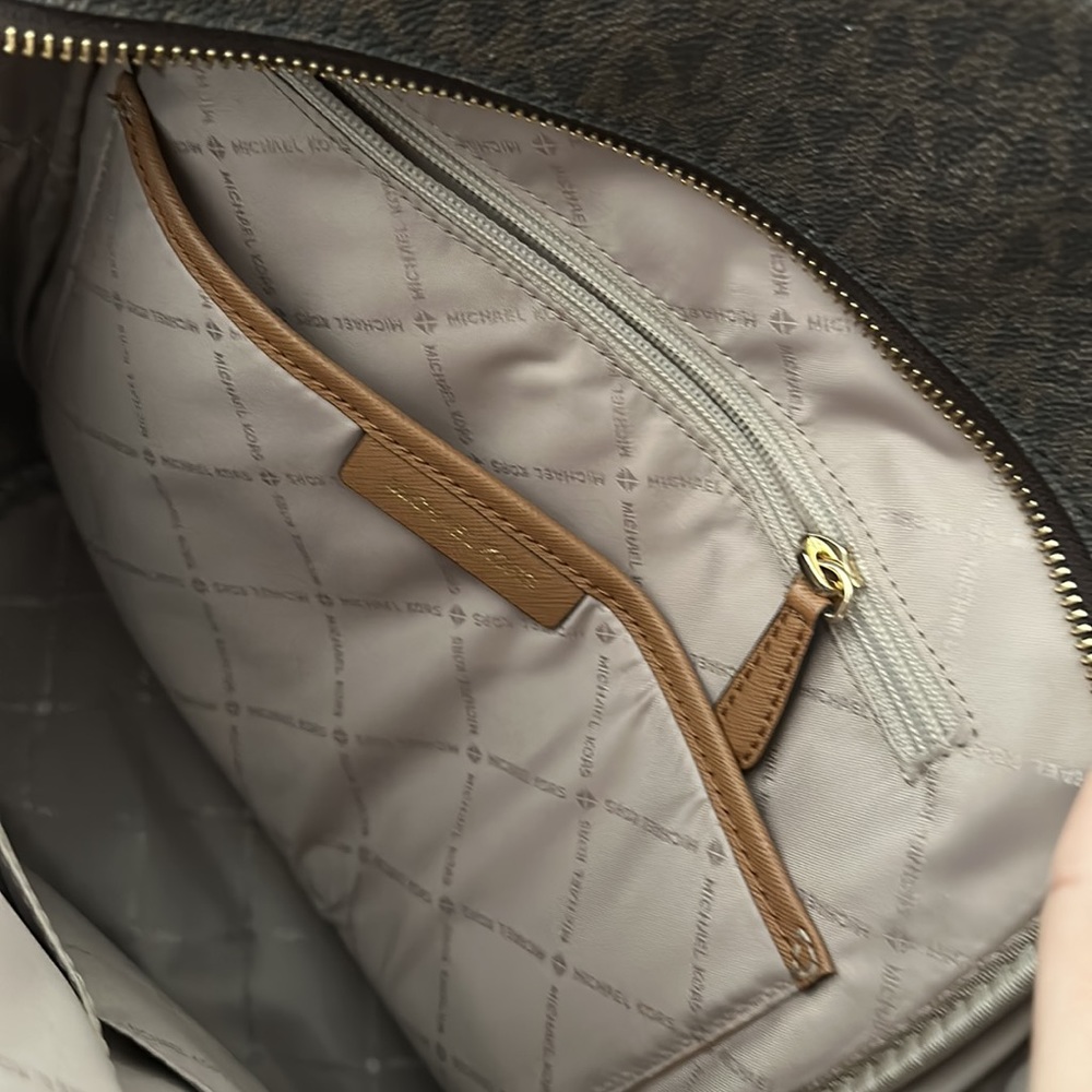 Michael Kors Backpack authentic - Picture 9 of 12